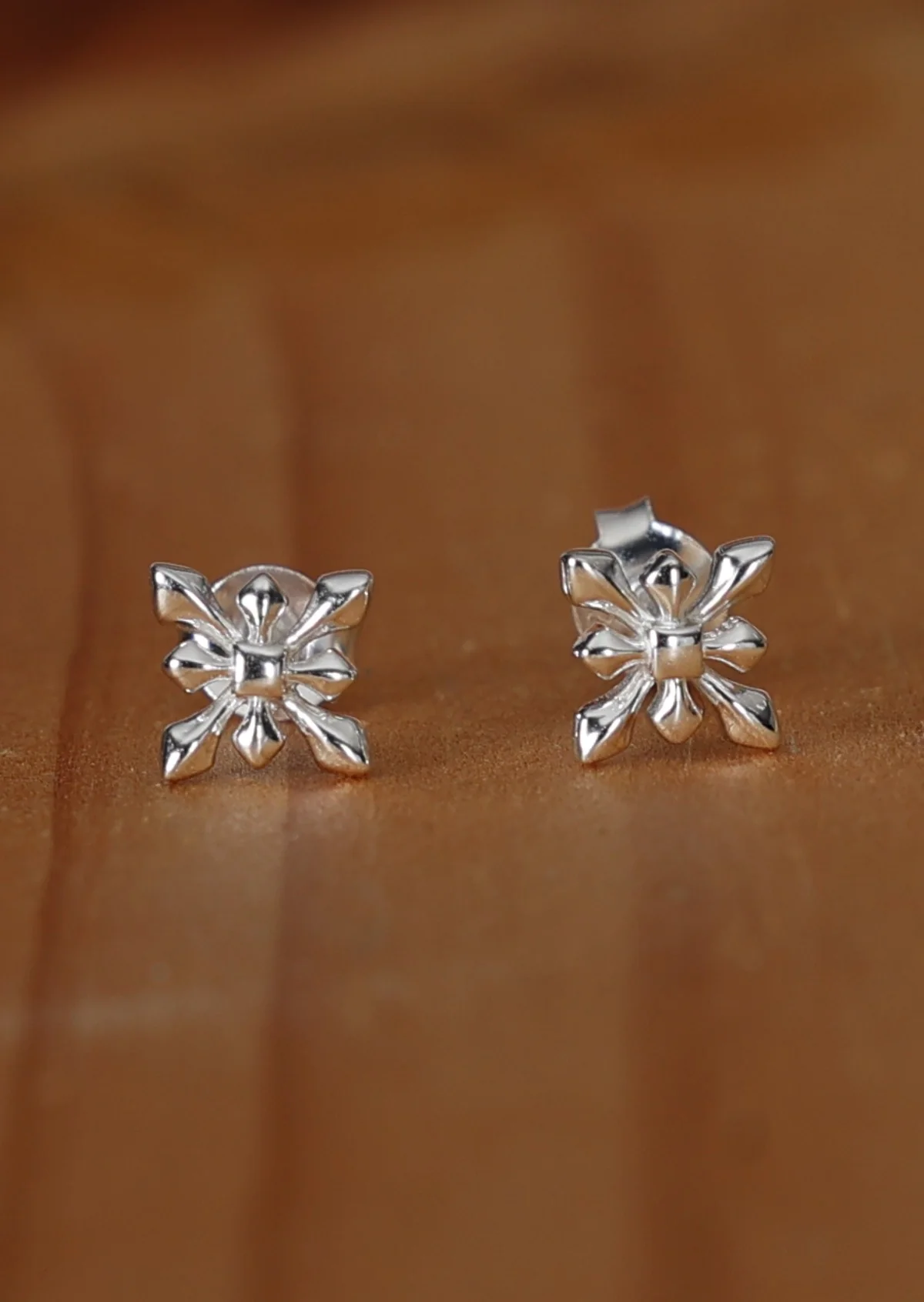 Deco Starflower Silver Studs - Ysert