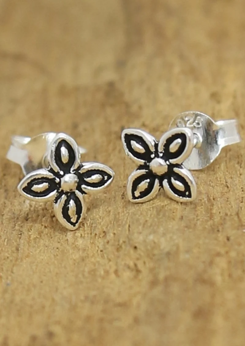 Zieria Silver Studs - Ysert