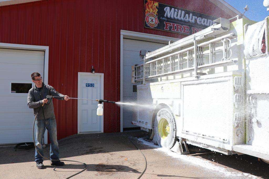 Easy-Kleen Firehouse 2400 PSI @ 3.5 GPM Cold Water Electric Pressure Washer - Rack Mounted - Ysert