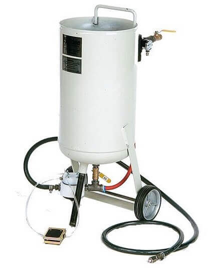 Cyclone Direct Pressure Blast Pot Sandblaster w/ Side Kick - Ysert