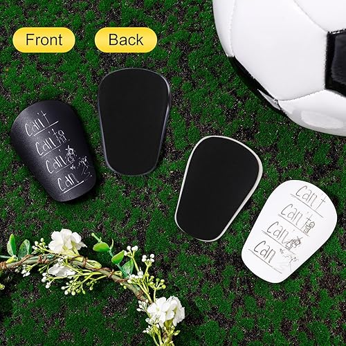 2 Paia Mini Parastinchi da Calcio, 8x5cm Bianco e Nero Stile Lettera Parastinchi da Calcio Mini Parastinchi Attrezzatura per la Protezione Degli Stinchi per Adulti Adolescenti Ragazzi Ragazze - Ysert