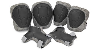 Set casco e ginocchiere per bambini